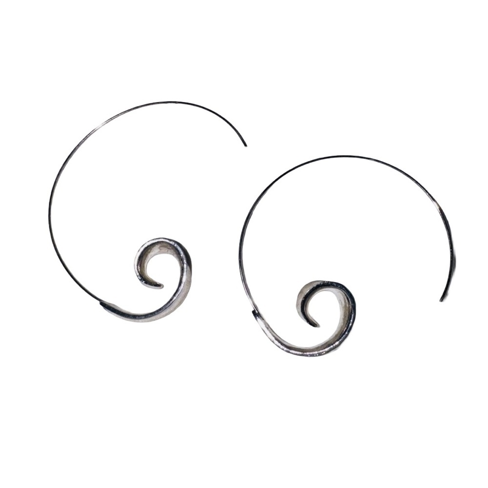 Elegant Silver Swirl Hoop Earrings – Modern Lightweight Everyday Hoops